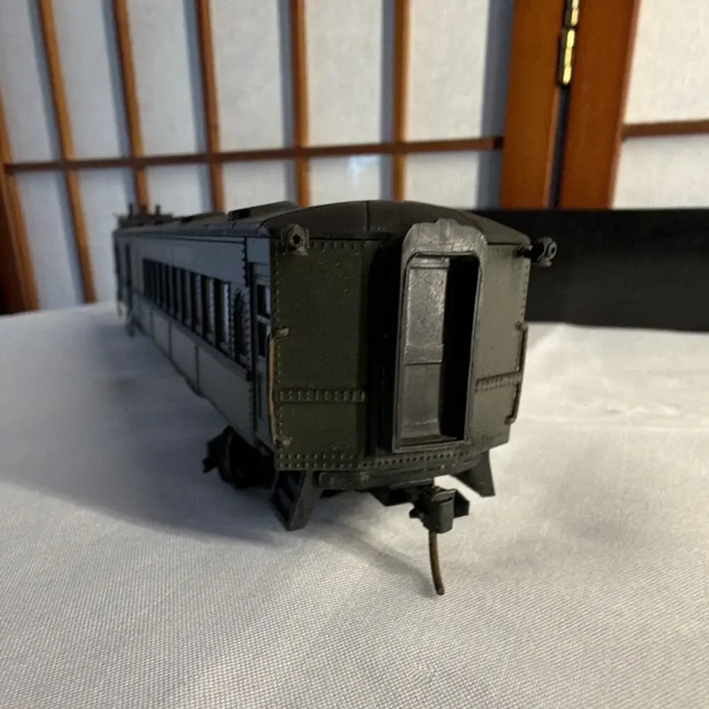 Bachmann HO Atlantic and Western A&W #201 Passenger Coach Car Green DC Analog